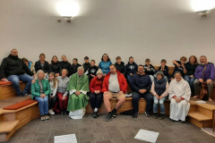 38-Gruppenfoto-Famfrzt-nach-dem-Gottesdienst-mit-Don-Giordano