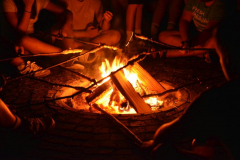 23-Stockbrot-am-Lagerfeuer